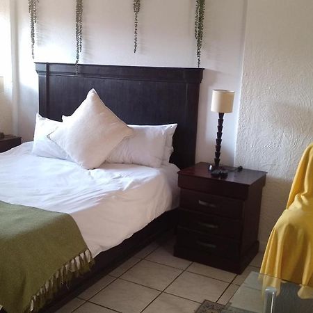 Self-Catering 1Bedr Cottage In Sandton With Free Wifi Johannesburg Zewnętrze zdjęcie