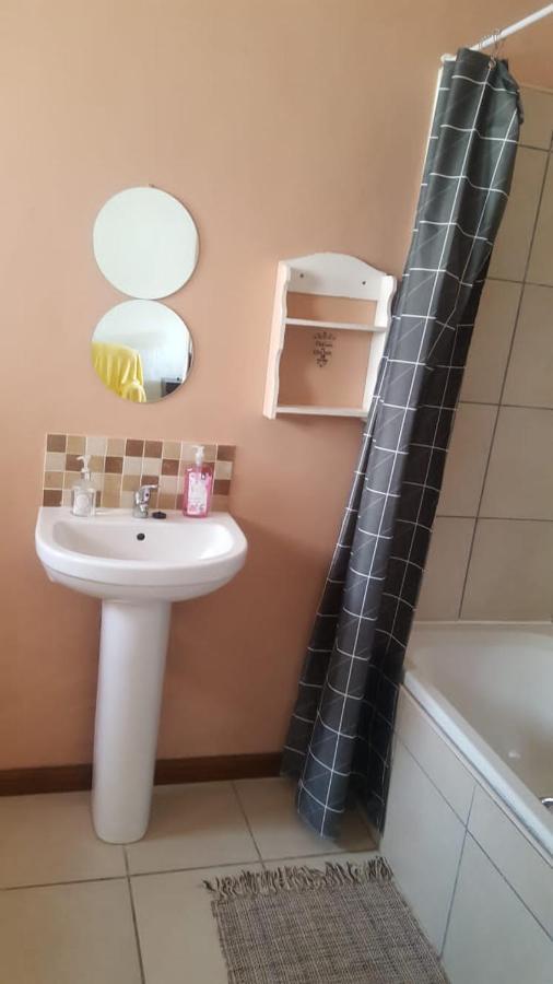 Self-Catering 1Bedr Cottage In Sandton With Free Wifi Johannesburg Zewnętrze zdjęcie